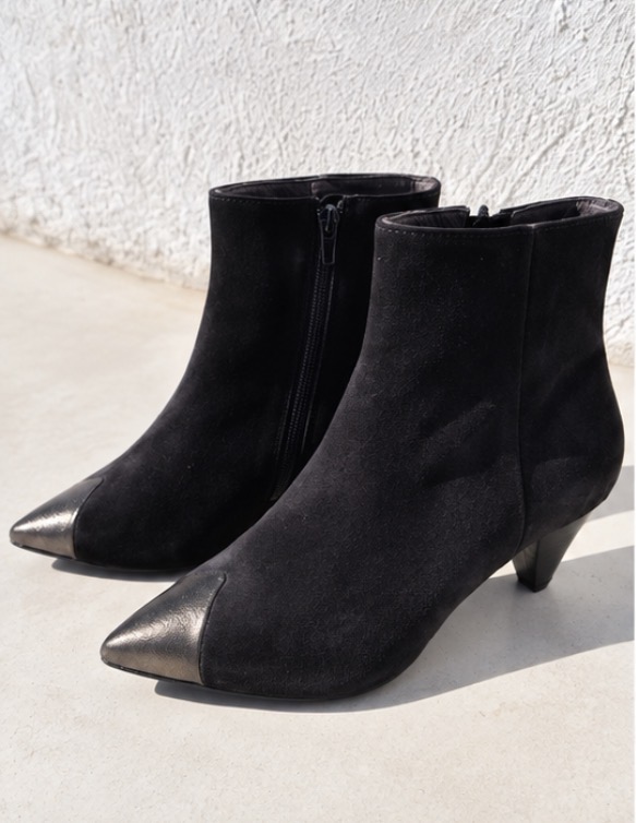 AMY Black – Image 1